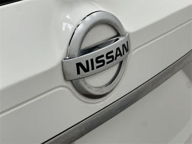 2015 Nissan Rogue SV 27