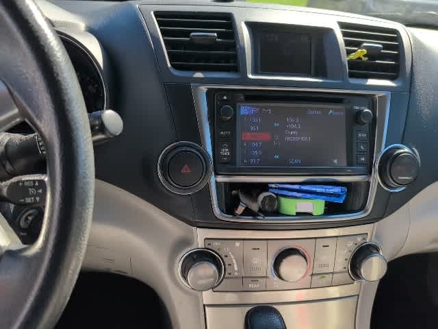 Thumbnail: 2013 Toyota Highlander - 15