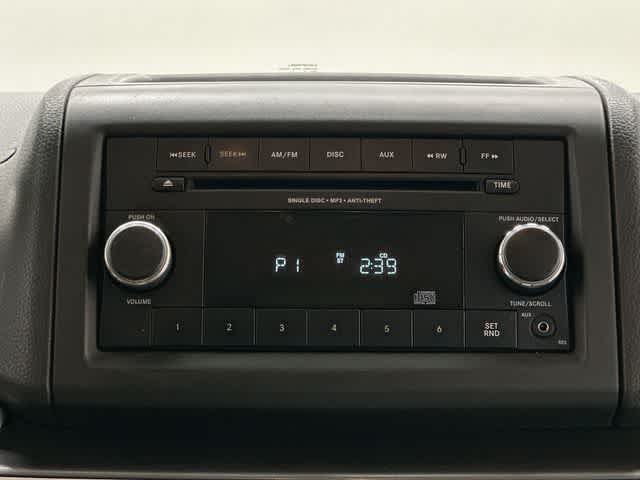 Thumbnail: 2013 Volkswagen Routan - 7