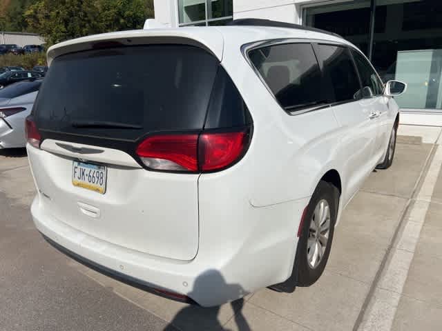 Thumbnail: 2018 Chrysler Pacifica - 5