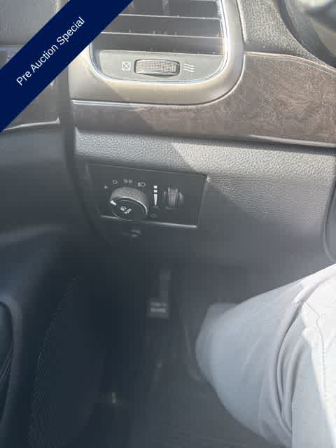 Thumbnail: 2012 Jeep Grand Cherokee - 17