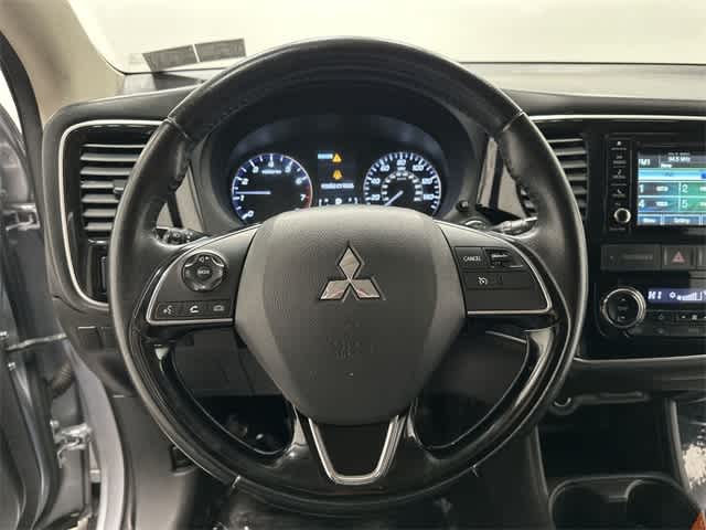 Thumbnail: 2016 Mitsubishi Outlander - 7