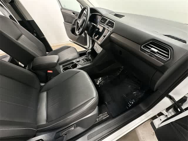 Thumbnail: 2022 Volkswagen Tiguan - 22