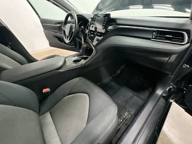 2022 Toyota Camry LE - Photo 17