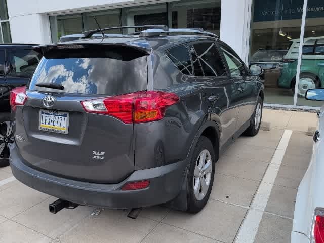 2013 Toyota RAV4 XLE photo 4