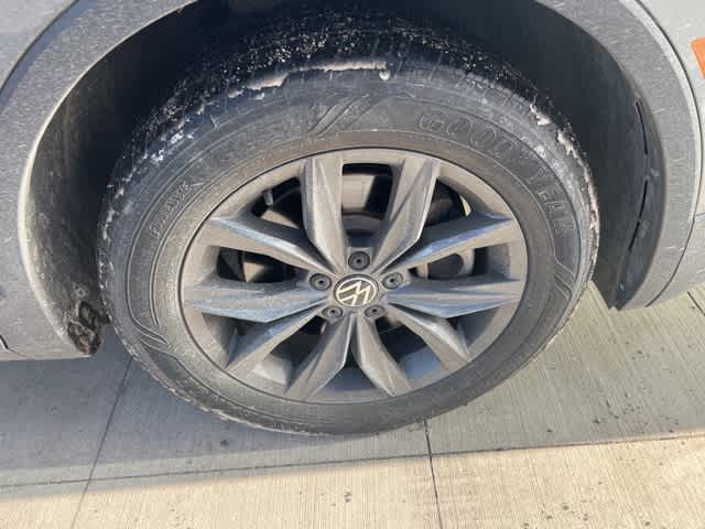 Thumbnail: 2022 Volkswagen Tiguan - 21