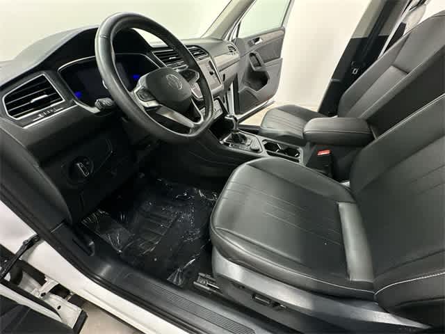 Thumbnail: 2022 Volkswagen Tiguan - 17