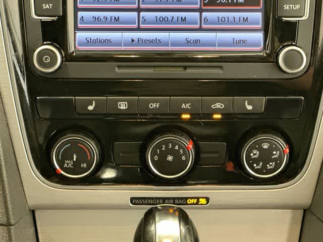 Thumbnail: 2013 Volkswagen Passat - 12