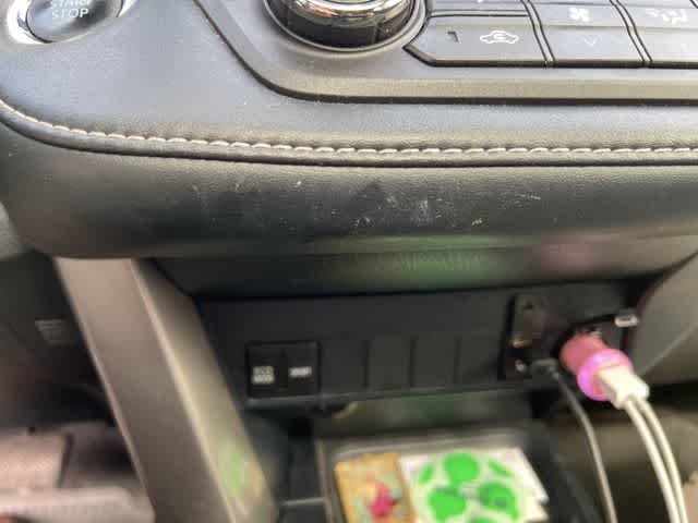 Thumbnail: 2018 Toyota RAV4 - 17