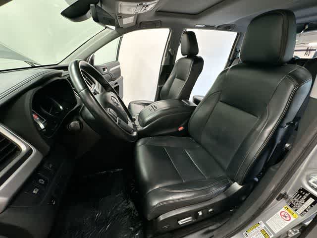 Thumbnail: 2017 Toyota Highlander - 18