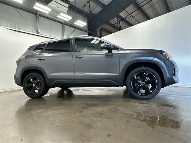 Thumbnail: 2025 Volkswagen Taos - 3