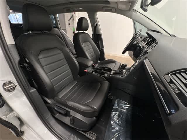 Thumbnail: 2015 Volkswagen e-Golf - 22