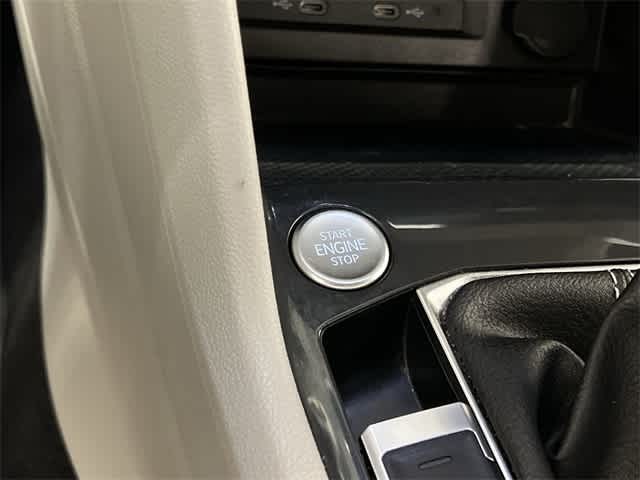 Thumbnail: 2022 Volkswagen Tiguan - 11