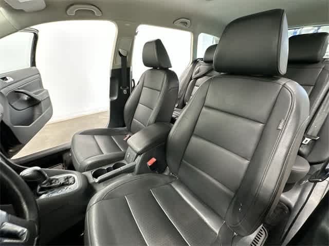 Thumbnail: 2012 Volkswagen Jetta - 12
