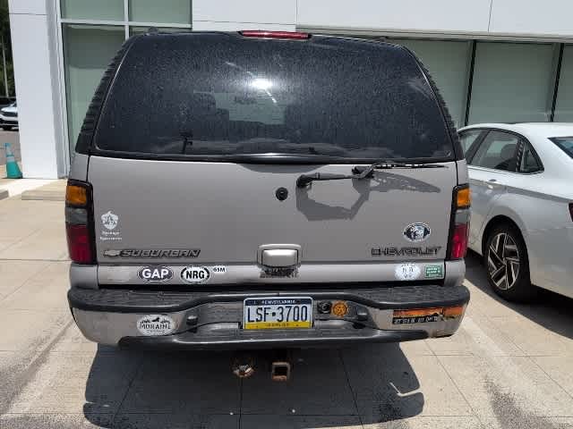 Thumbnail: 2004 Chevrolet Suburban - 3