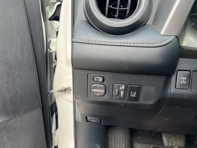 Thumbnail: 2018 Toyota RAV4 - 10