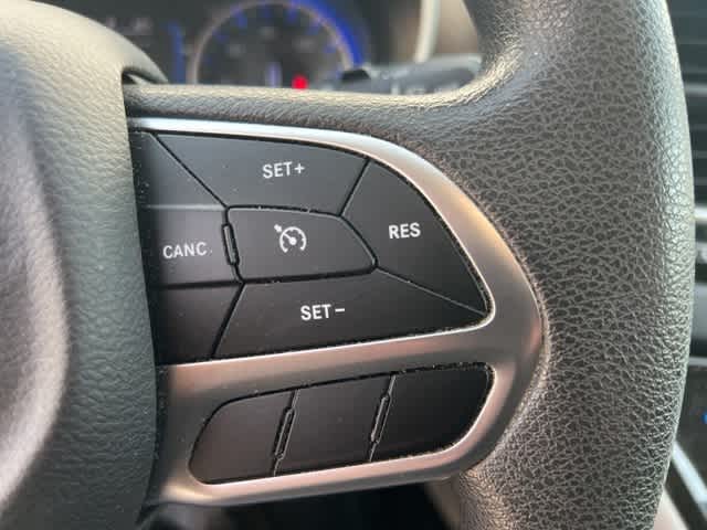 Thumbnail: 2018 Chrysler Pacifica - 17