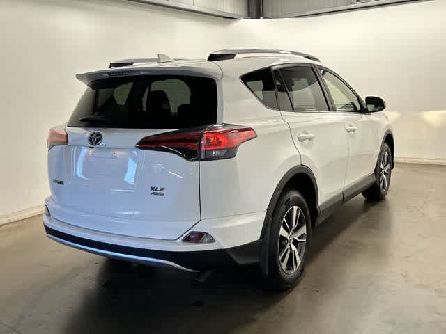 Thumbnail: 2018 Toyota RAV4 - 33