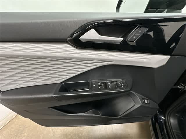 Thumbnail: 2023 Volkswagen Taos - 18