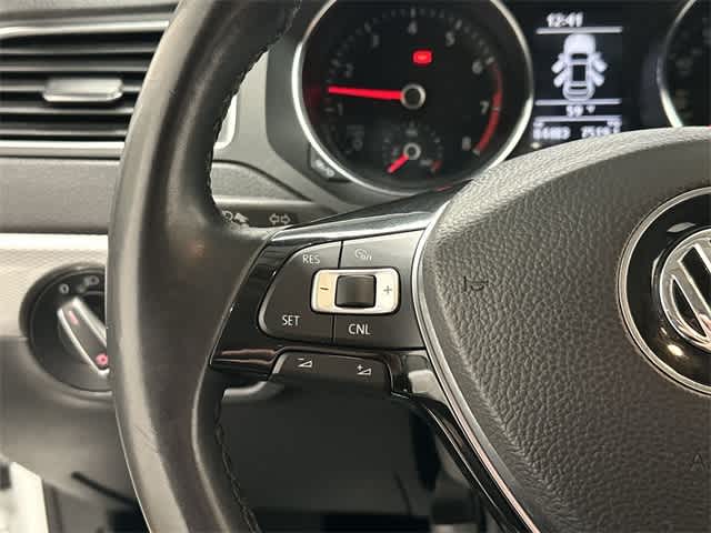 Thumbnail: 2017 Volkswagen Jetta - 9