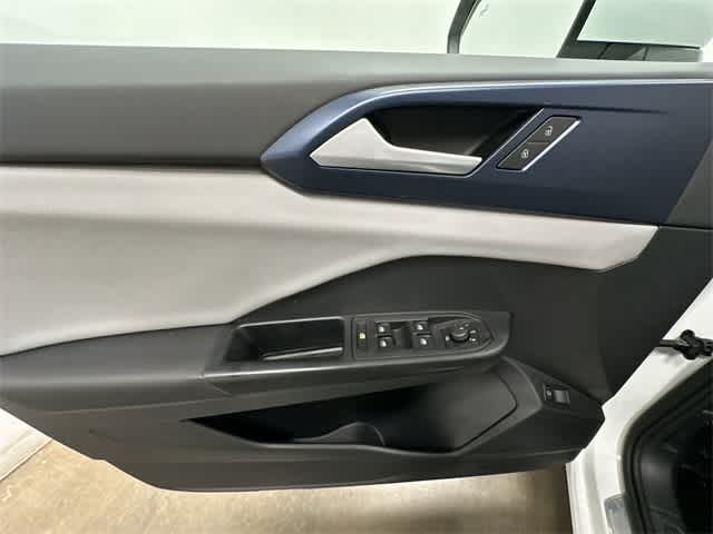 Thumbnail: 2022 Volkswagen Taos - 18