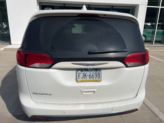 Thumbnail: 2018 Chrysler Pacifica - 4