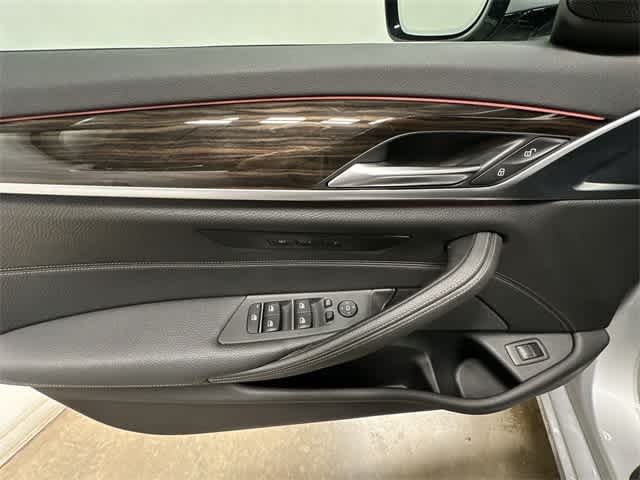 Thumbnail: 2018 BMW 5 Series - 18