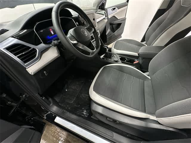 Thumbnail: 2025 Volkswagen Taos - 17