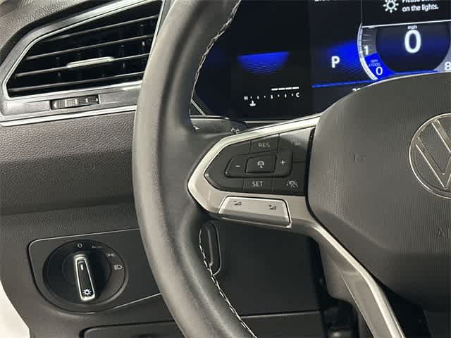 Thumbnail: 2022 Volkswagen Tiguan - 9