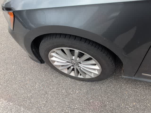 Thumbnail: 2016 Volkswagen Passat - 12