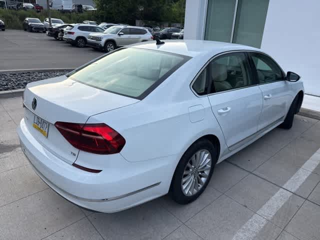 Thumbnail: 2017 Volkswagen Passat - 6