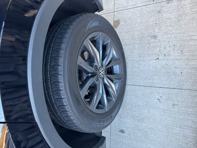 Thumbnail: 2022 Volkswagen Tiguan - 8