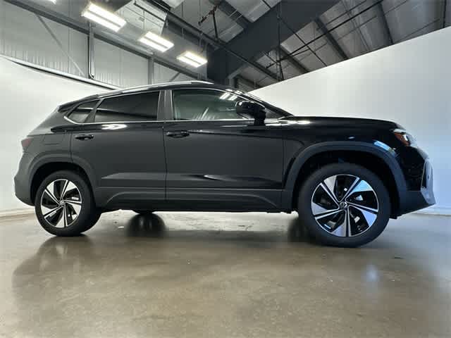 Thumbnail: 2025 Volkswagen Taos - 3