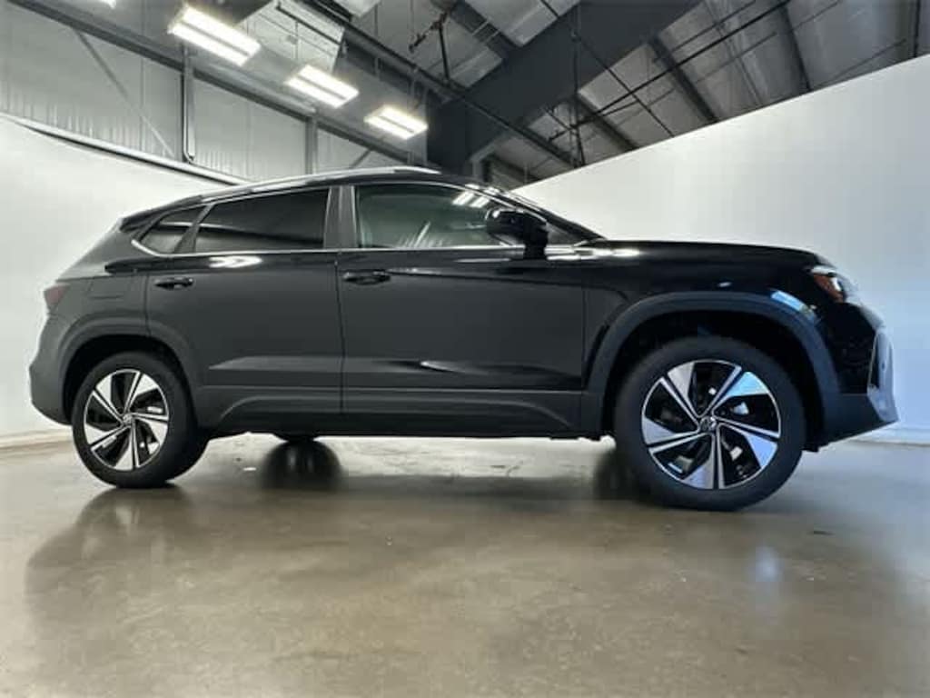 New 2025 Volkswagen Taos 1.5T SE SUV