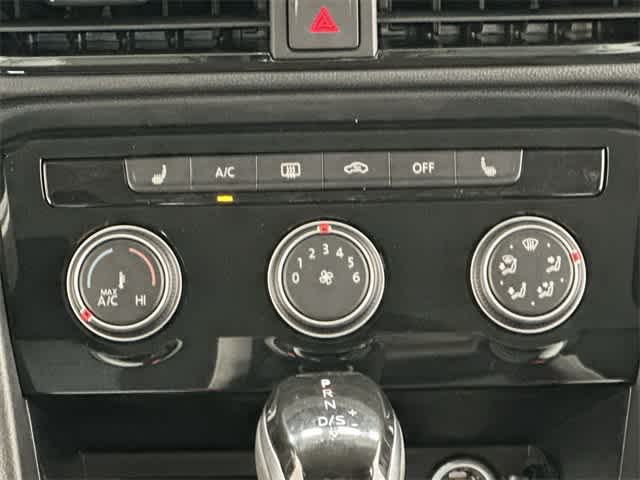 Thumbnail: 2025 Volkswagen Taos - 14