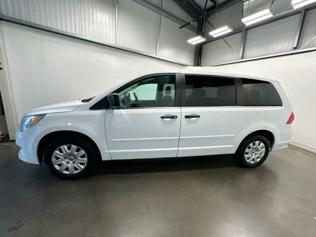 Thumbnail: 2013 Volkswagen Routan - 2