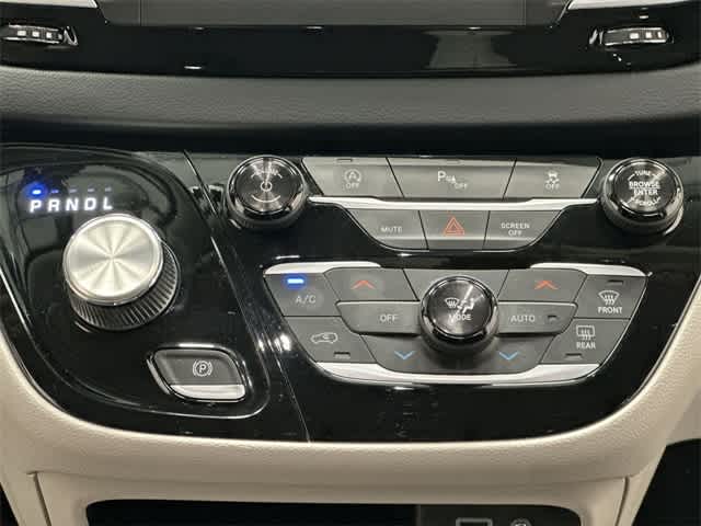 Thumbnail: 2018 Chrysler Pacifica - 15