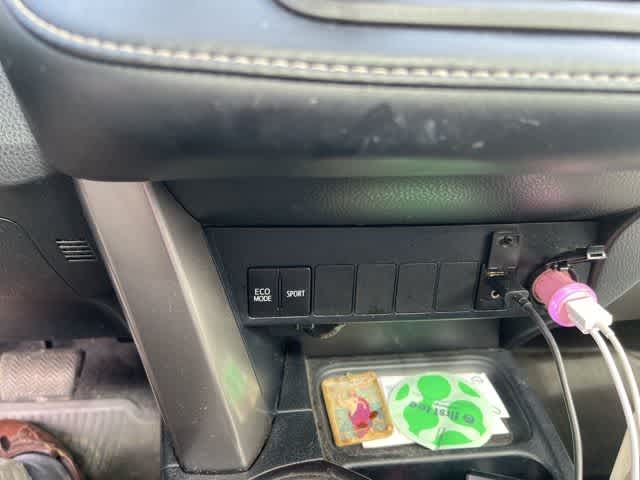 Thumbnail: 2018 Toyota RAV4 - 18