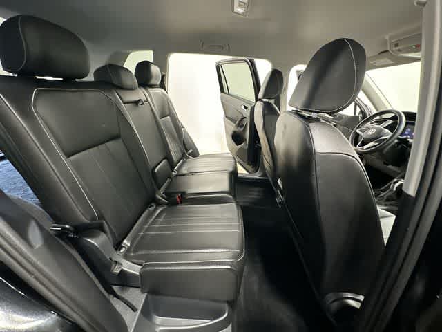 Thumbnail: 2022 Volkswagen Tiguan - 24