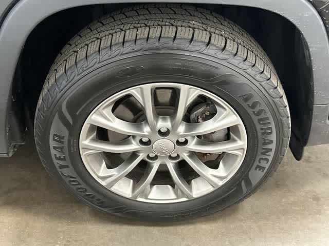 Thumbnail: 2020 Jeep Cherokee - 5