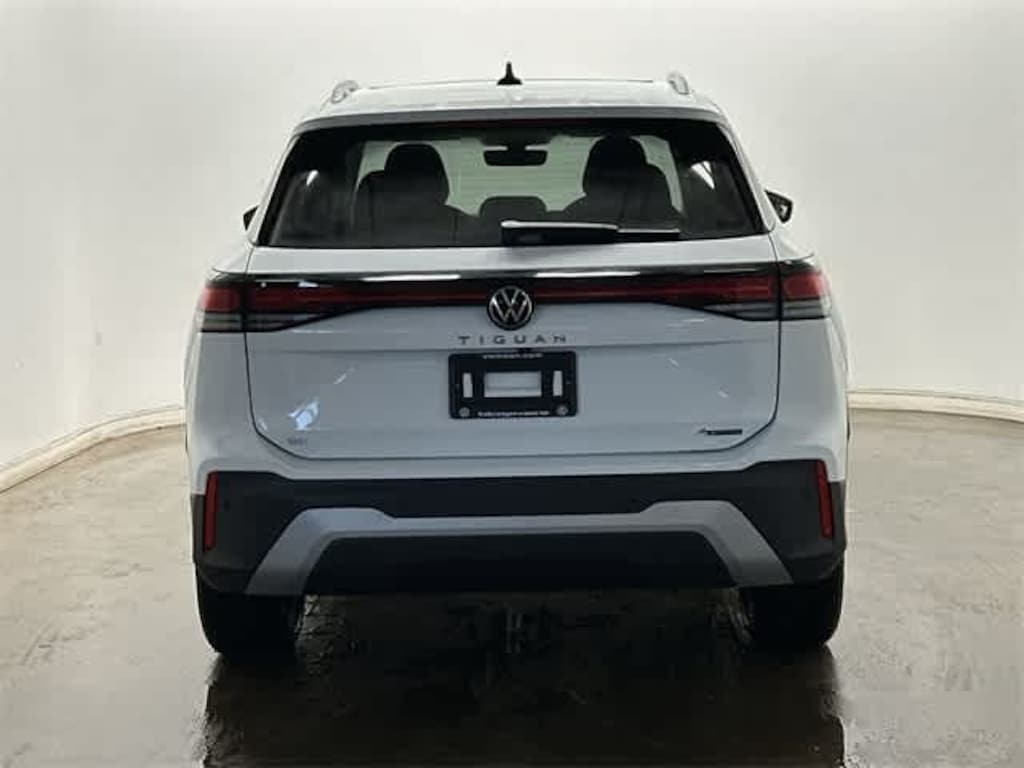 New 2026 Volkswagen Tiguan 2.0T SE SUV
