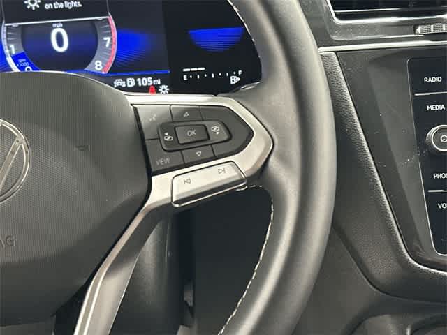 Thumbnail: 2022 Volkswagen Tiguan - 10