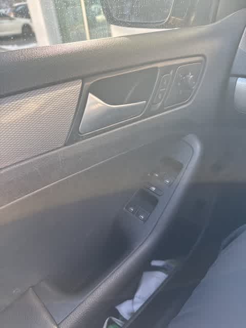 Thumbnail: 2017 Volkswagen Jetta - 17