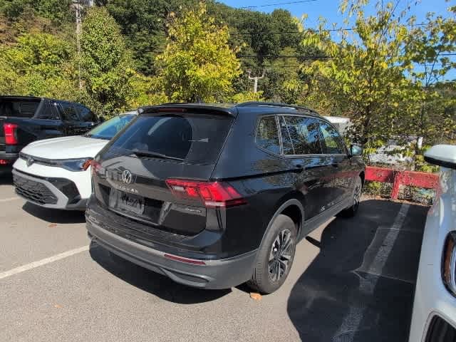 Thumbnail: 2022 Volkswagen Tiguan - 4