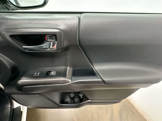 Thumbnail: 2022 Toyota Tacoma - 22