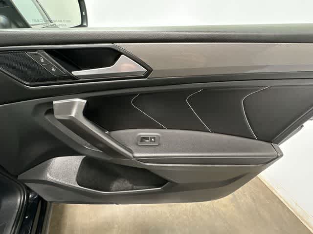 Thumbnail: 2022 Volkswagen Tiguan - 23