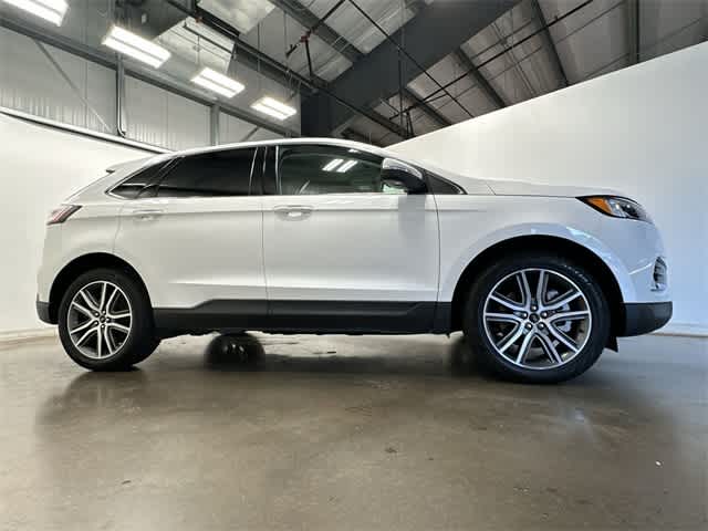 2024 Ford Edge Titanium photo 3