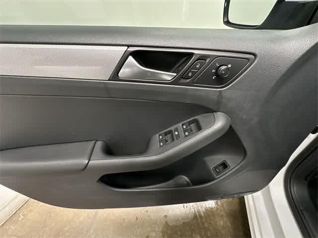 Thumbnail: 2017 Volkswagen Jetta - 17