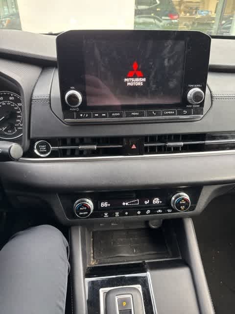Thumbnail: 2022 Mitsubishi Outlander - 19