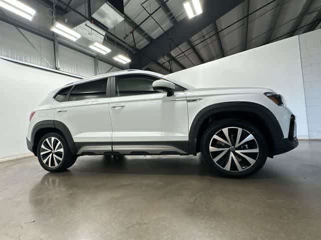 Thumbnail: 2023 Volkswagen Taos - 3